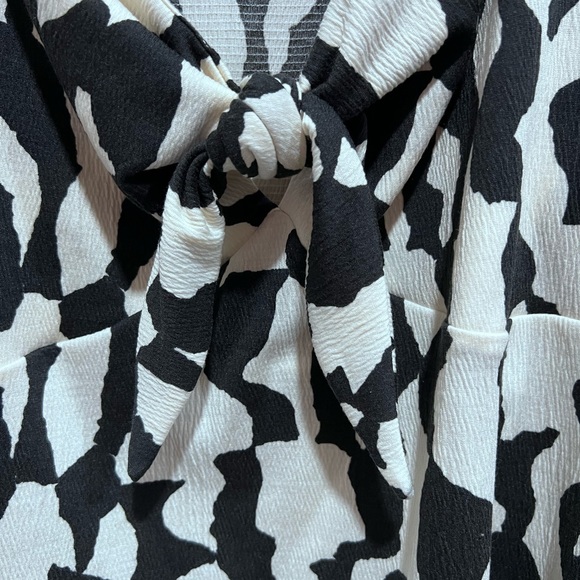 Ava & Viv Blouse - Picture 2 of 2